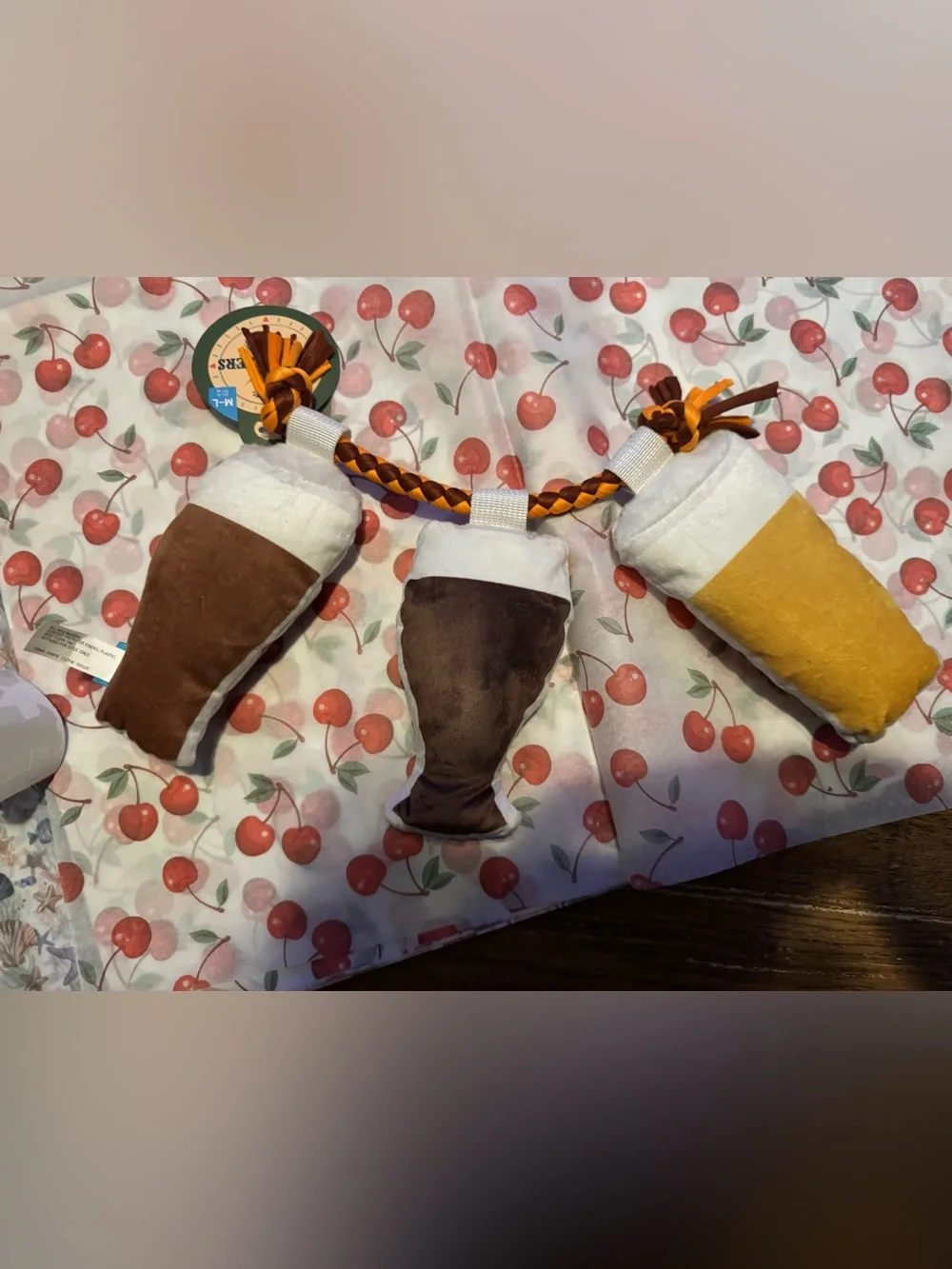 Bark Box Tug o Beers NEW Dog toy M-L squeaky beers on a rope
